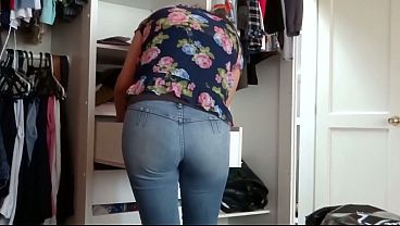 Filmo Minha Madrasta Se Trocando, Mostro Meu Pau Duro E Ela Sorri