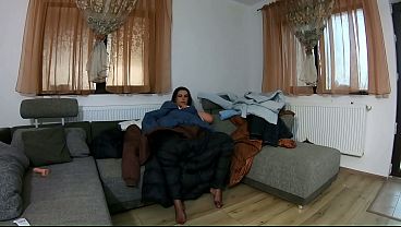 Gata Se Masturba Dentro De Casaco Fofo Com Conversa Suja