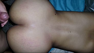 Gostosa Bunduda Trepa Com Mãe Solteira Enquanto Filhos Brincam No Quintal