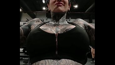 Melody Radford Mostra Corpo Quente Na Academia