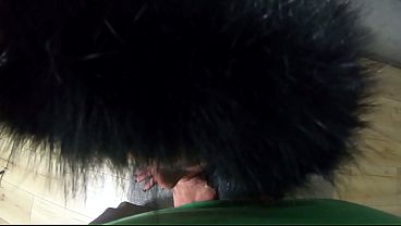 Mulher Provocante Faz Goela Profunda E Gozada No Casaco