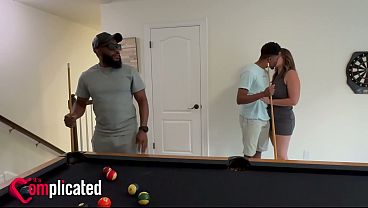 Trailer De Complicado: Quando O Amigo Fica Na Sua Casa E A Namorada Some